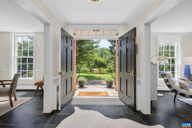 1721 YORKTOWN DR, Charlottesville, VA 22901