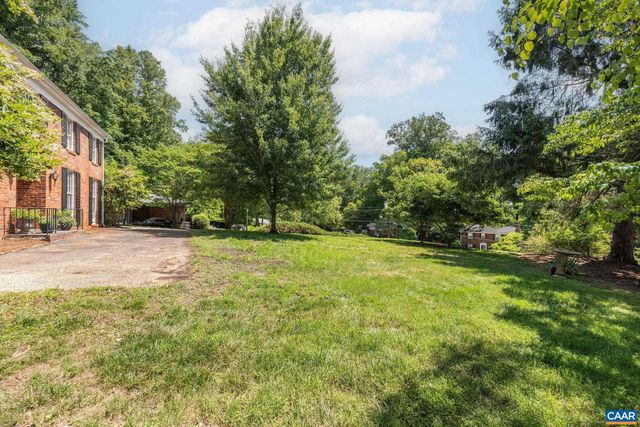 1721 YORKTOWN DR, Charlottesville, VA 22901