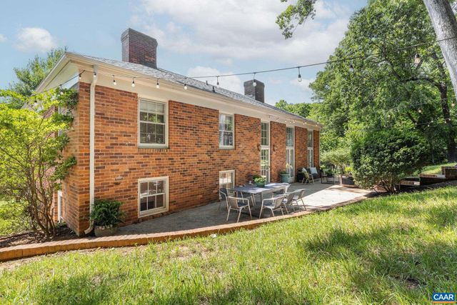 1721 YORKTOWN DR, Charlottesville, VA 22901