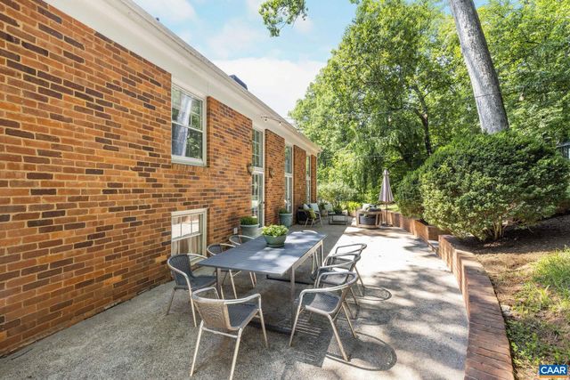 1721 YORKTOWN DR, Charlottesville, VA 22901