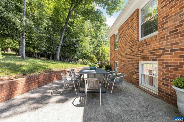 1721 YORKTOWN DR, Charlottesville, VA 22901