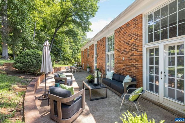 1721 YORKTOWN DR, Charlottesville, VA 22901