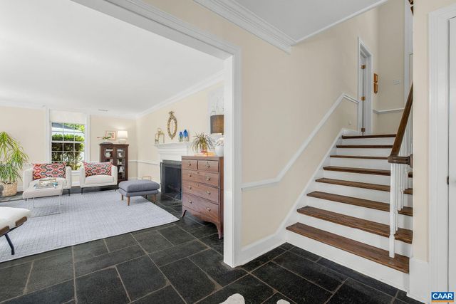 1721 YORKTOWN DR, Charlottesville, VA 22901