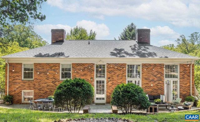 1721 YORKTOWN DR, Charlottesville, VA 22901