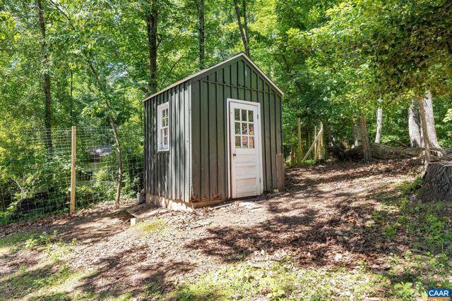 1721 YORKTOWN DR, Charlottesville, VA 22901