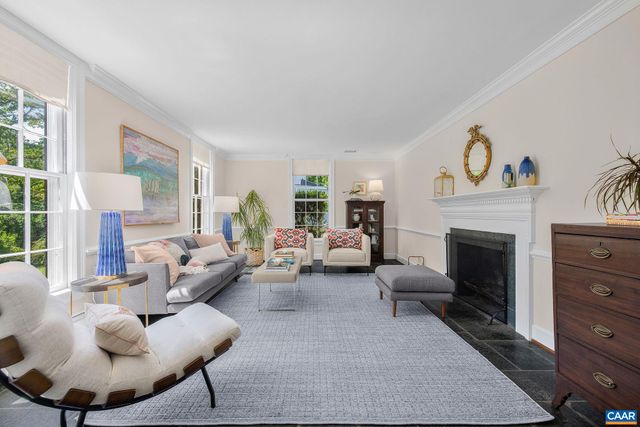 1721 YORKTOWN DR, Charlottesville, VA 22901