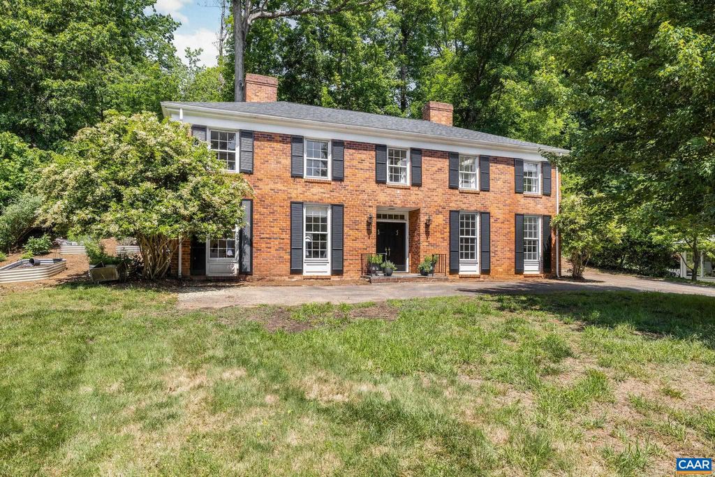 1721 YORKTOWN DR, Charlottesville, VA 22901