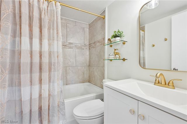 2885 Pease Drive 127, Rocky River, OH 44116
