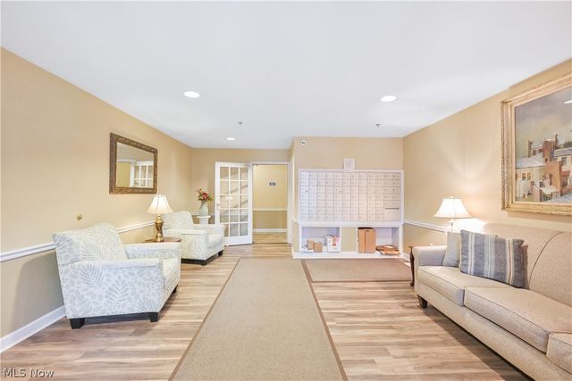 2885 Pease Drive 127, Rocky River, OH 44116