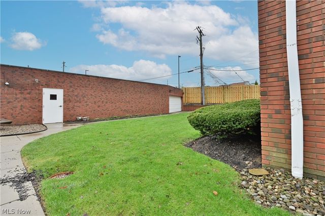 2885 Pease Drive 127, Rocky River, OH 44116