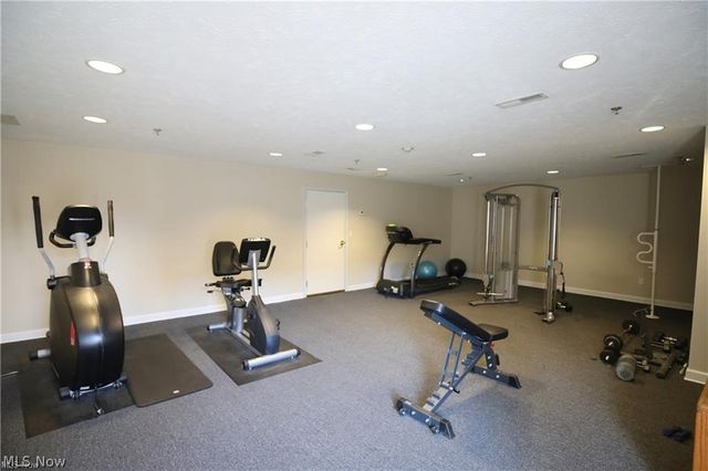 2885 Pease Drive 127, Rocky River, OH 44116