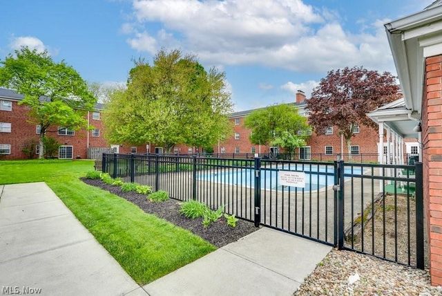 2885 Pease Drive 127, Rocky River, OH 44116