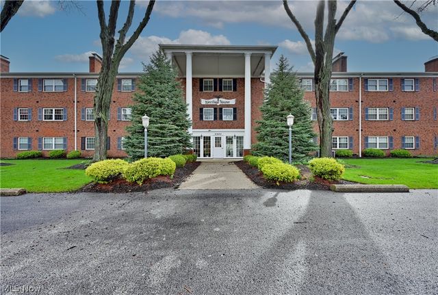 2885 Pease Drive 127, Rocky River, OH 44116