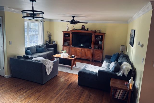 7061 E Plunders Creek Rd, Dickson, TN 37055