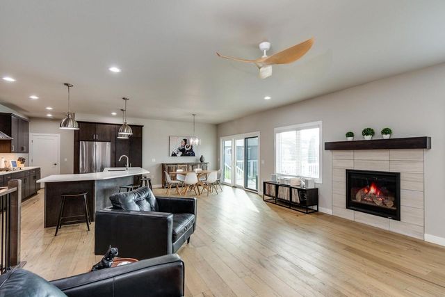 409 Peterson Trail, Oregon, WI 53575