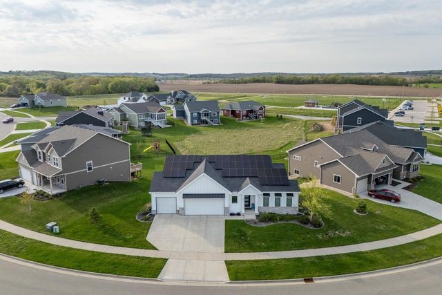 409 Peterson Trail, Oregon, WI 53575