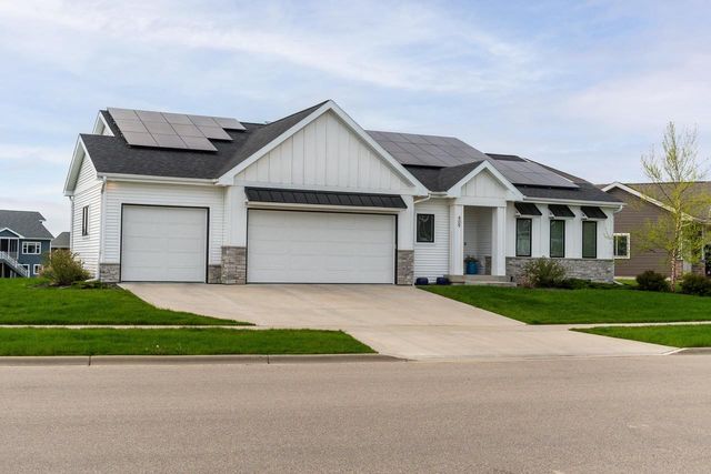 409 Peterson Trail, Oregon, WI 53575