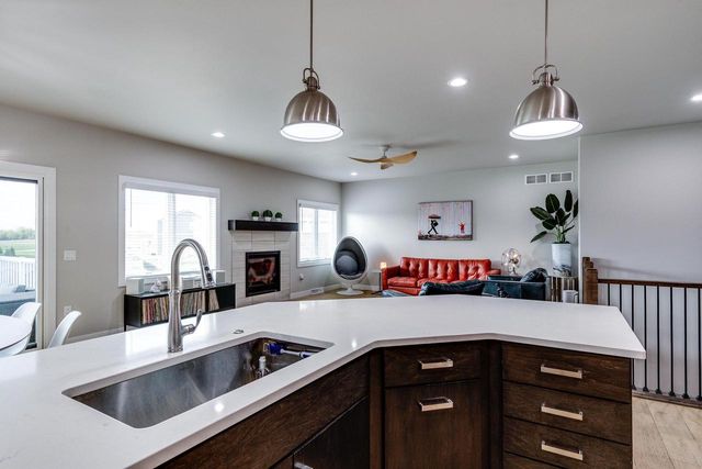 409 Peterson Trail, Oregon, WI 53575