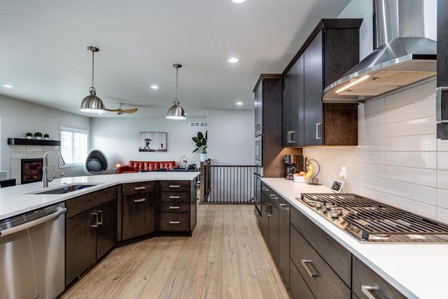 409 Peterson Trail, Oregon, WI 53575