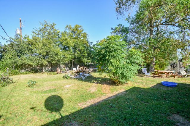 315 Greenwood Drive, Hitchcock, TX 77563