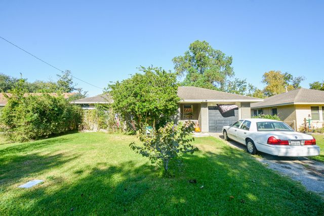 315 Greenwood Drive, Hitchcock, TX 77563