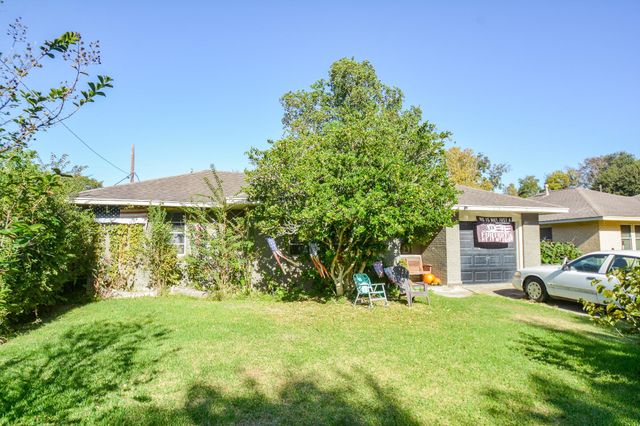 315 Greenwood Drive, Hitchcock, TX 77563