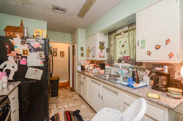 315 Greenwood Drive, Hitchcock, TX 77563