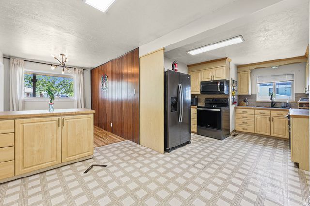 1025 N 1500 W, Salt Lake City, UT 84116