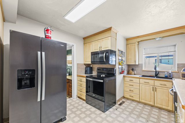 1025 N 1500 W, Salt Lake City, UT 84116