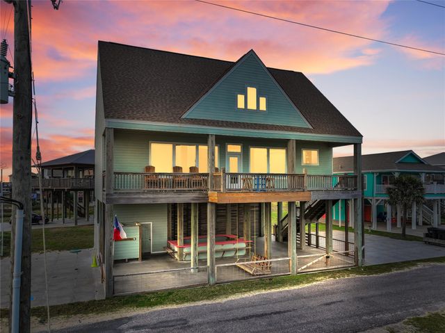 816 S Crystal Beach Road, Crystal Beach, TX 77650