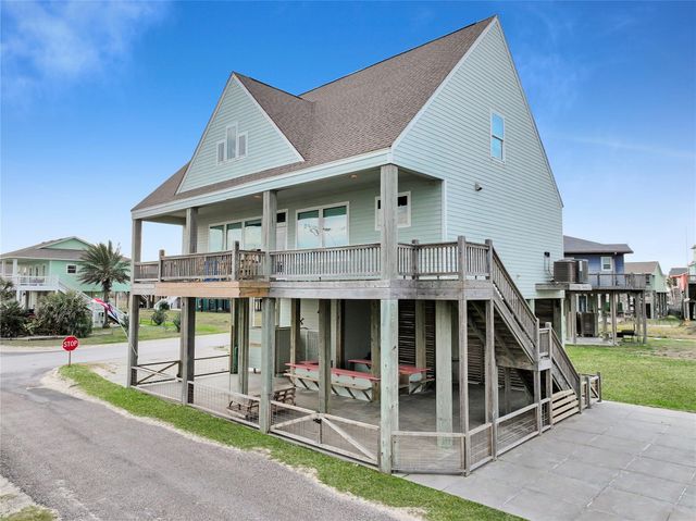 816 S Crystal Beach Road, Crystal Beach, TX 77650