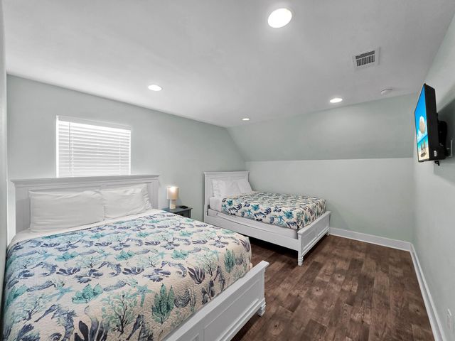 816 S Crystal Beach Road, Crystal Beach, TX 77650