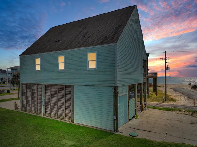 816 S Crystal Beach Road, Crystal Beach, TX 77650