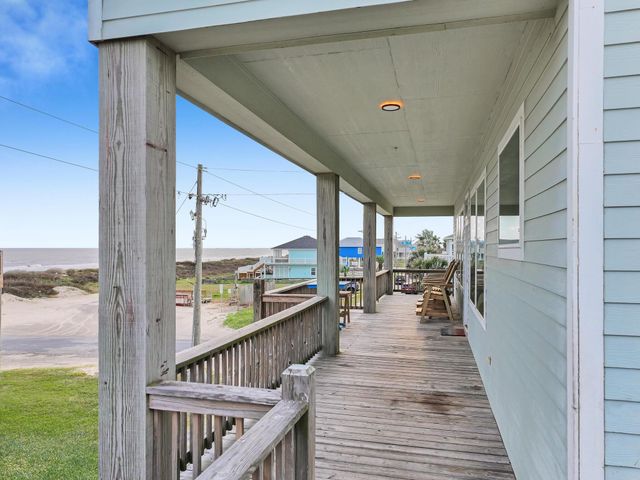816 S Crystal Beach Road, Crystal Beach, TX 77650