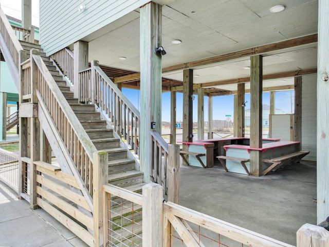 816 S Crystal Beach Road, Crystal Beach, TX 77650