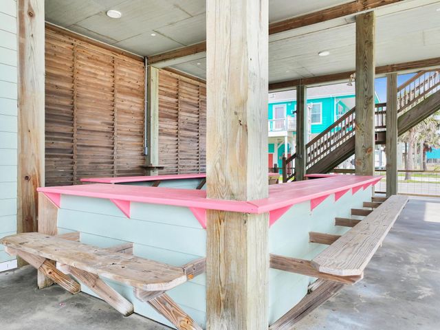 816 S Crystal Beach Road, Crystal Beach, TX 77650