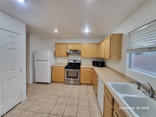 9965 Mardagen Street, Las Vegas, NV 89183