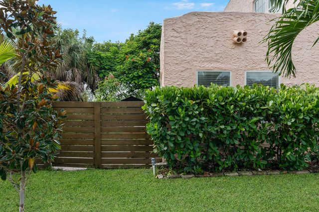 820 29TH Street, West Palm Beach, FL 33407