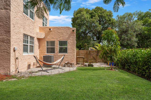 820 29TH Street, West Palm Beach, FL 33407