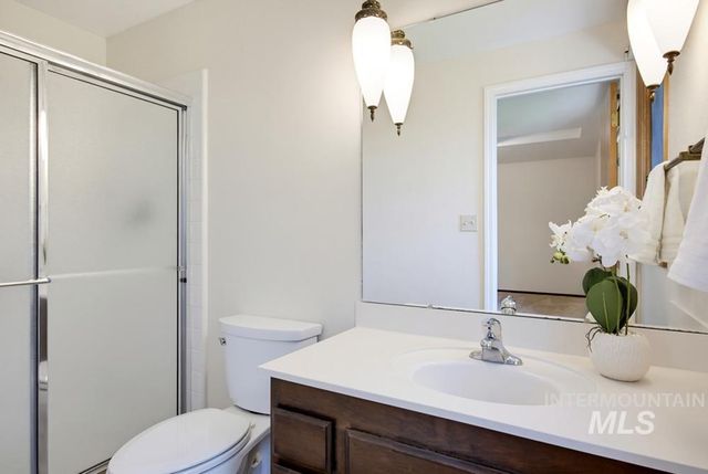 2165 E Springwood Dr, Meridian, ID 83642