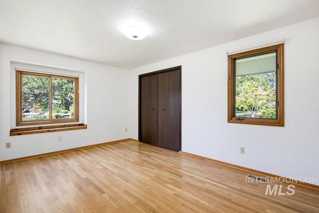 2165 E Springwood Dr, Meridian, ID 83642