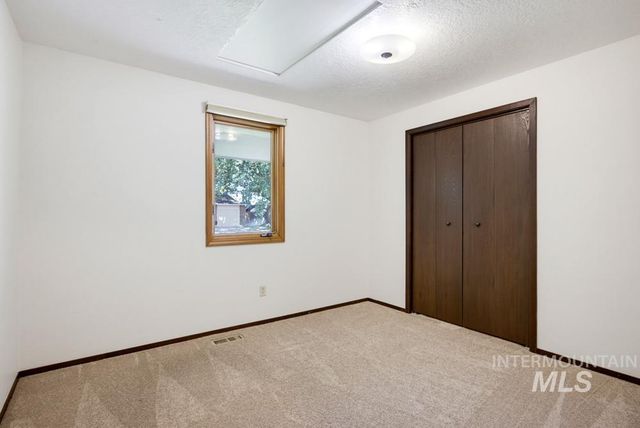 2165 E Springwood Dr, Meridian, ID 83642