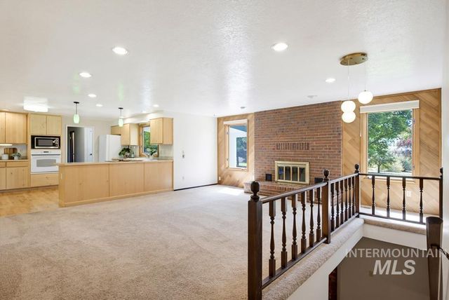 2165 E Springwood Dr, Meridian, ID 83642