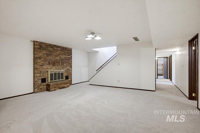 2165 E Springwood Dr, Meridian, ID 83642