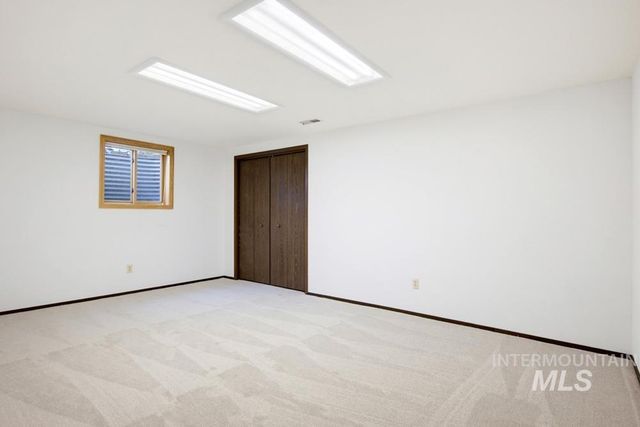 2165 E Springwood Dr, Meridian, ID 83642