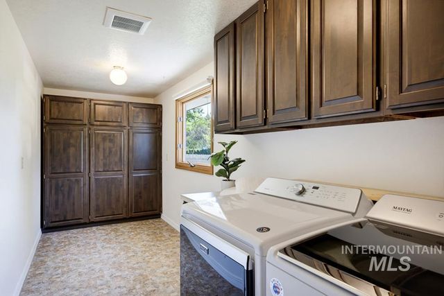 2165 E Springwood Dr, Meridian, ID 83642