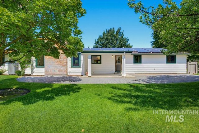 2165 E Springwood Dr, Meridian, ID 83642