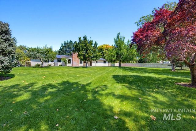 2165 E Springwood Dr, Meridian, ID 83642