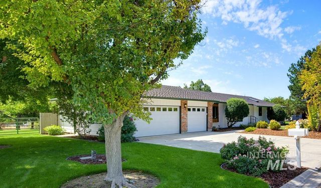 2165 E Springwood Dr, Meridian, ID 83642