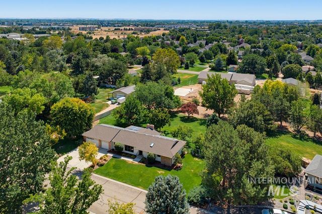 2165 E Springwood Dr, Meridian, ID 83642